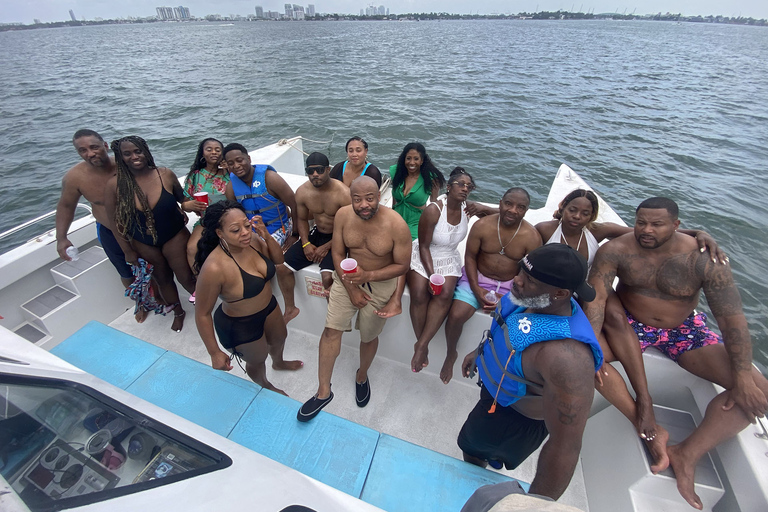 Miami: Day Boat Party with Jet Ski, Drinks, Music & Tubing Tour with Gas & Marina Fees