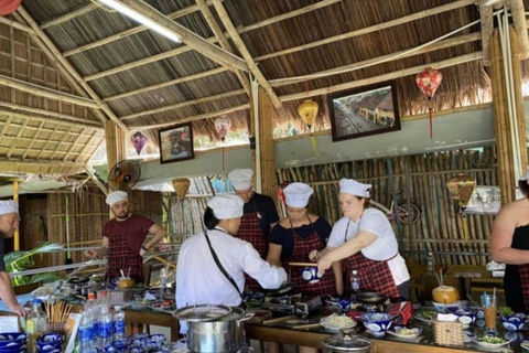 Aula de culinária e passeio de barco em cesta saindo de Hoi An