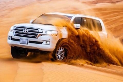 Doha: Privates halbtägiges Dune Bashing in der Wüste mit Kamelritt