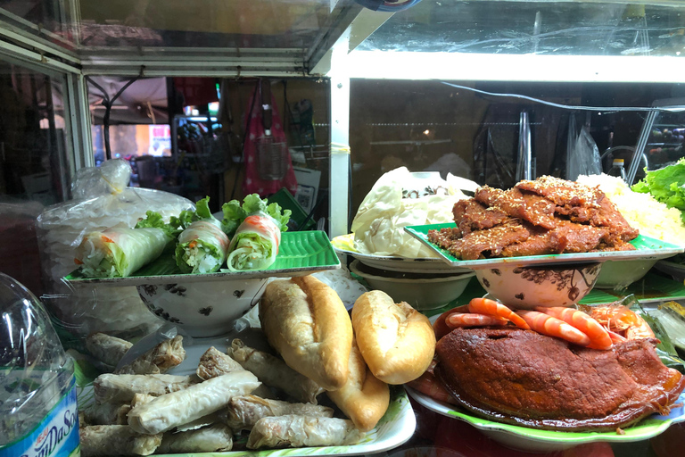 Da Nang: Tour a piedi del cibo come un localeFoodtour nascosto a Danang: Mangia come un abitante del luogo con i vietnamiti
