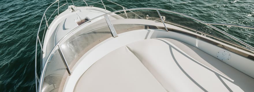 Promenade en bateau et baignade dans la mer
