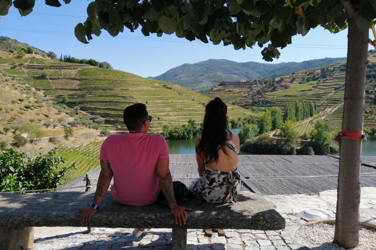 Porto: Dolina Douro z winiarnią, degustacją, rejsem statkiem i lunchemZ Porto: Dolina Douro z winnicą, degustacją wina i lunchem