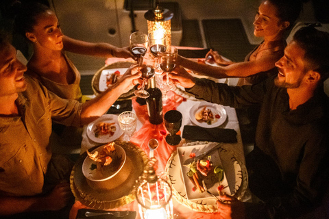 Dîner romantique tout compris à bord d'un luxueux yachtDîner romantique Catamaran 42' Lagoon