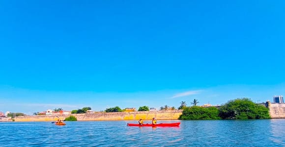 Cartagena: Kayak City Tour with Guide and Ocean Views
