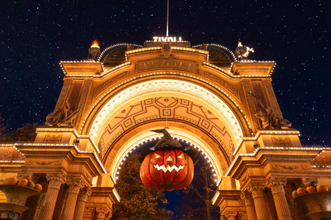 Köpenhamn: Halloween på Tivoli – inträde och åkatturHalloween på vardagar: Inträdesbiljett med obegränsade åkattraktioner