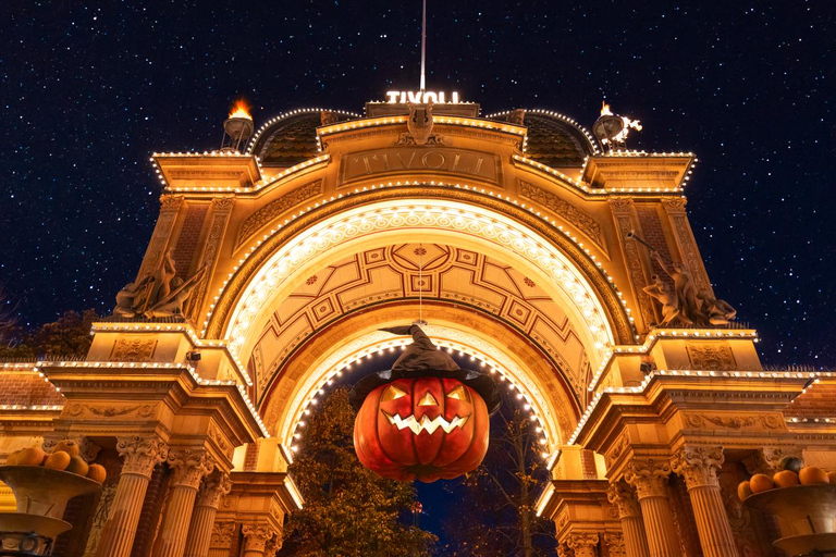 Köpenhamn: Halloween på Tivoli – inträde och åkatturHalloween på vardagar: Inträdesbiljett med obegränsade åkattraktioner