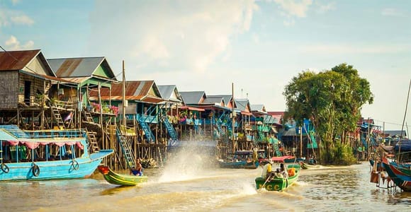 From Siem Reap: Kampong Phluk Floating Village Tour by Boat