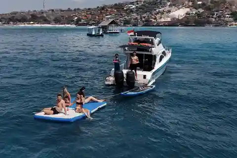 Nusa Dua: Sunset Luxury Yacht & Coral Fishing Excursion