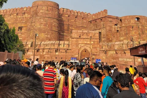 Agra: Tour guidato del Taj Mahal e del Mausoleo, senza limiti di orario