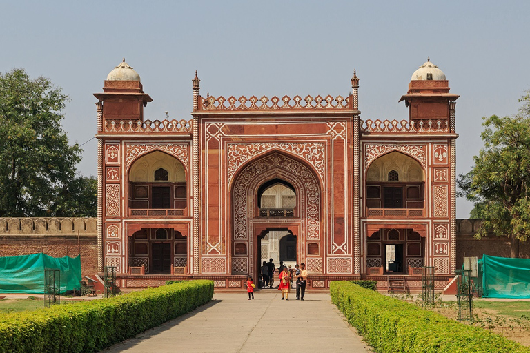 From Delhi: 3 Days Golden Triangle Tour With Taj Mahal 3-star hotel accomodation, A/C Car & local Guide Only.