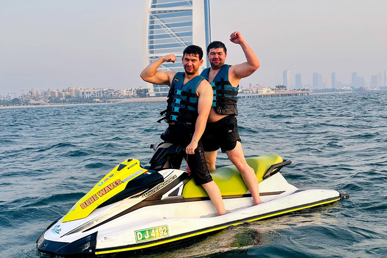 迪拜：体验摩托艇畅游阿拉伯酋长酒店+图片&amp;视频30分钟喷气式摩托艇前往帆船酒店