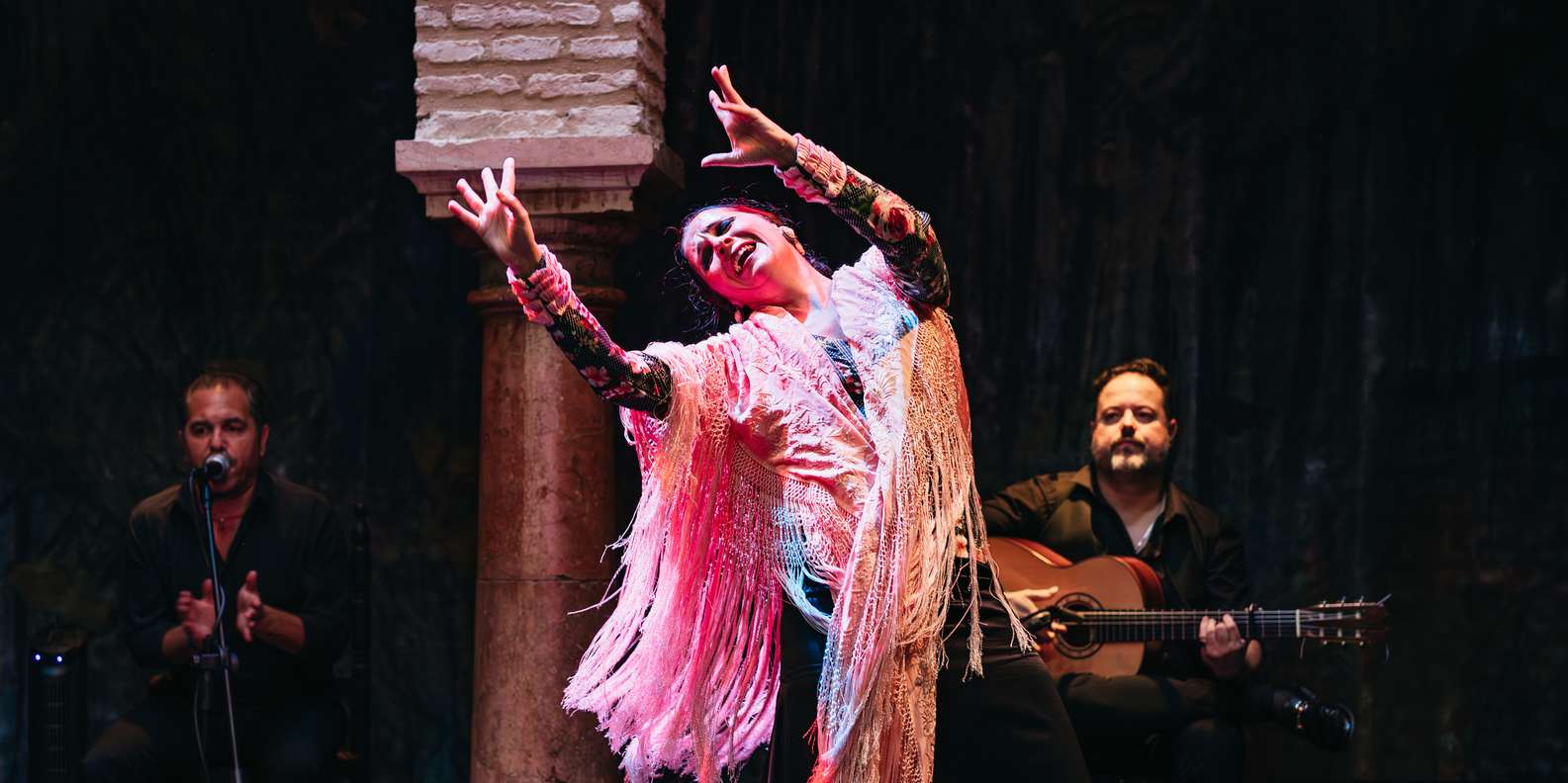 Seville: Puro Flamenco Show with Optional Museum Ticket
