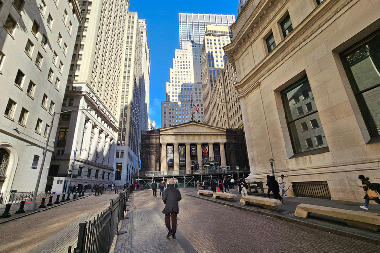 NYC: 9/11 Memorial, Wall Street, and Seaport Guided Tour French