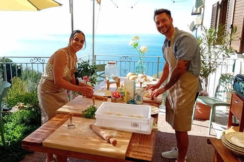 Sorrento: Clase de Cocina Marì en una Granja Familiar con Vistas a la Costa