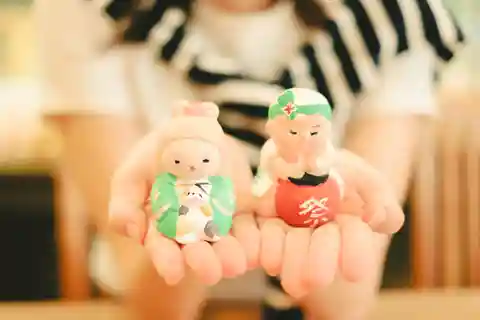Fukuoka: Hakata Doll Painting Experience