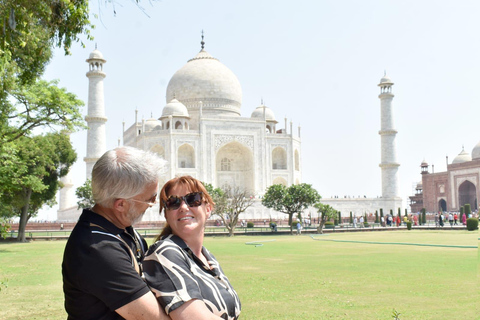 Agra: Omiń kolejkę do Tadż Mahal i Agra Fort Sunrise TourWycieczka z kierowcą, samochodem i przewodnikiem