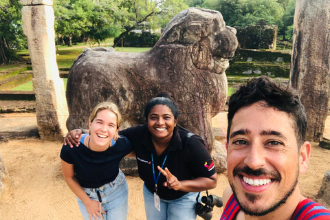Polonnaruwa: Ancient City Sightseeing Guided Tour
