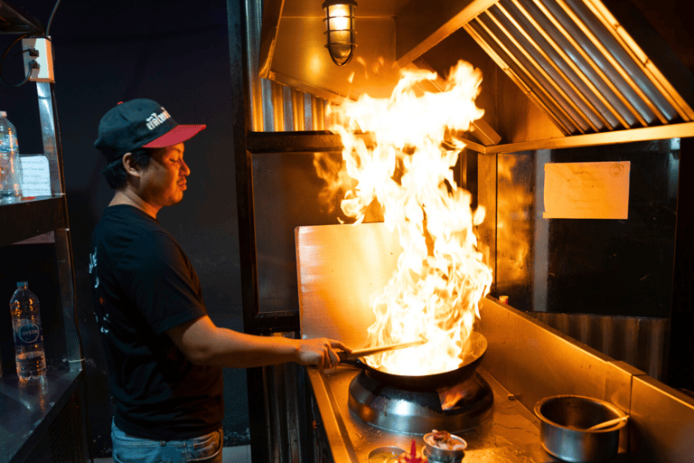 Bangkok: Flower Market and Food Night Tour by Tuk Tuk Group Tour