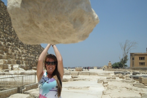 Vanuit Hurghada: bustour Gizeh-piramides & Egyptisch museumGedeelde tour (geen toegangsprijzen)
