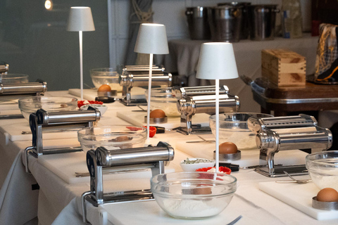 Napoli: Award-Winning Chef Pasta & Iconic Dessert Class