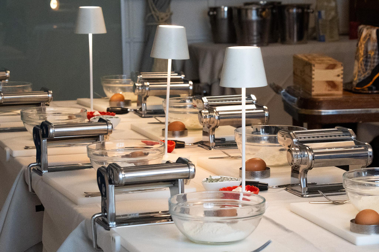 Napoli: Award-Winning Chef Pasta & Iconic Dessert Class