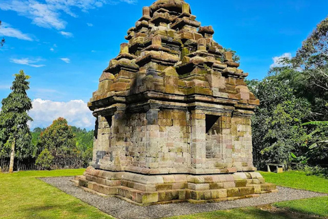 Avventura al Tempio di Selogriyo: trekking tra risaie e rafting sul fiume EloAvventura al tempio di Selogriyo: trekking nella risaia e rafting sul fiume Elo
