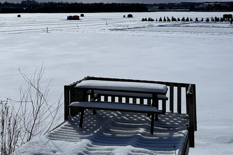 Toronto: Ice Fishing Day Trip with Lunch on RV