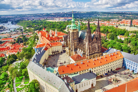 Tour guidato privato di mezza giornata di Praga in auto o a piediTour a piedi - 4 ore