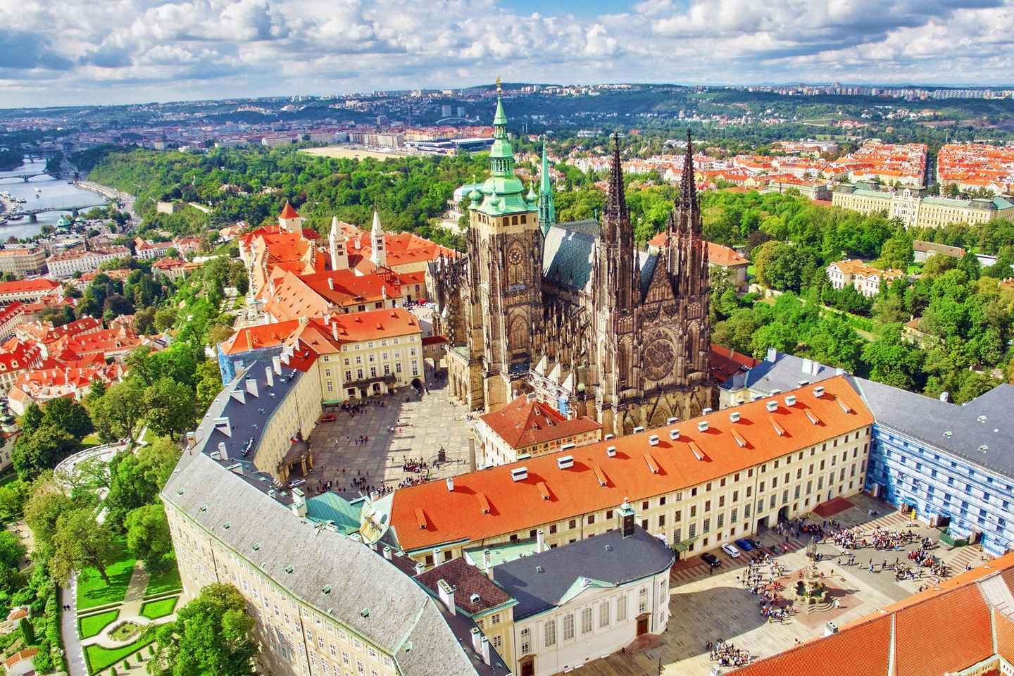 Einka Leiðsögn í Prag: Hálfsdagsferð með Bíl eða Göngu