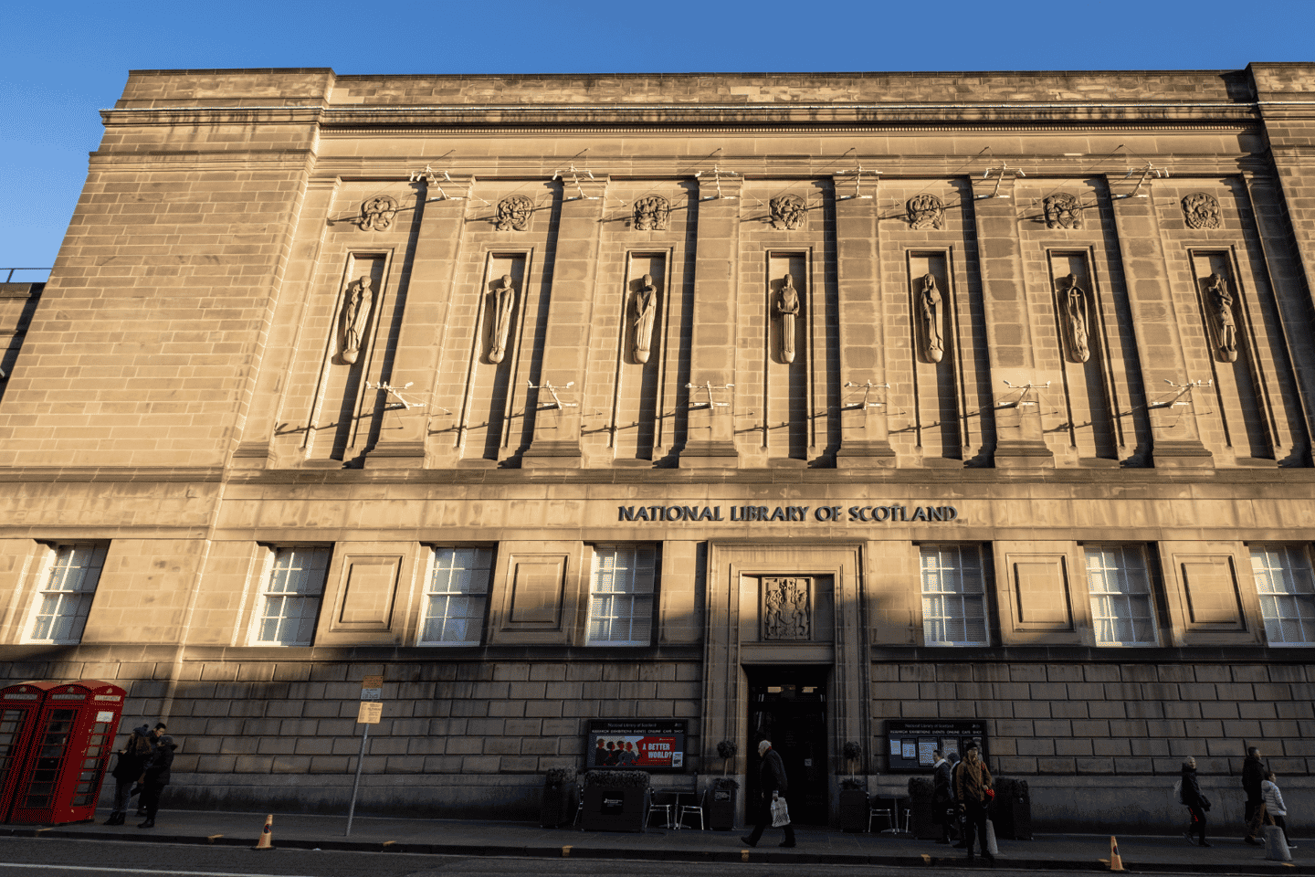 Edinburgh: Old Town Walking Tour with an APP