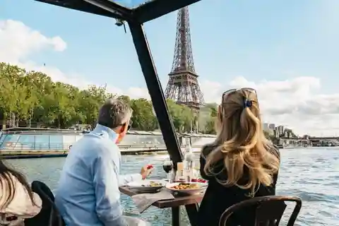 Paris : 3-Gänge-Gourmet-Dinner-Kreuzfahrt auf der Seine