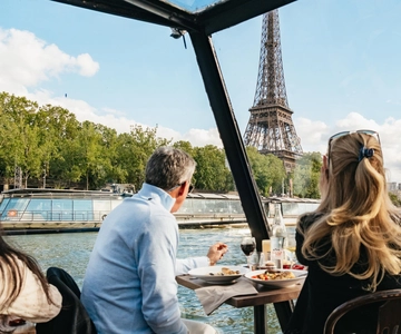 Paris : 3-Course Gourmet Dinner Cruise on Seine River