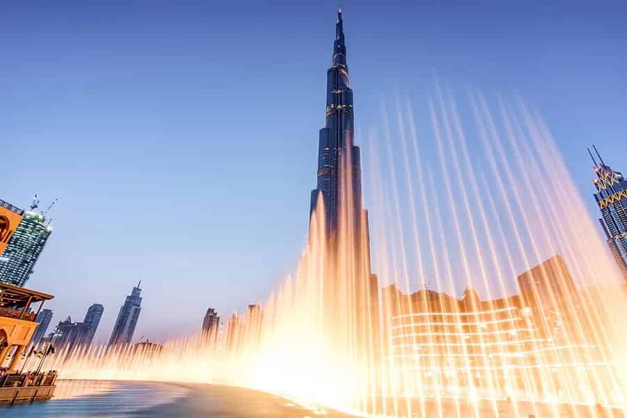 Dubai: Promenade zur Fountain Show mit Blick auf den Burj Khalifa. Foto: GetYourGuide Dubai: Promenade zur Fountain Show mit Blick auf den Burj Khalifa. Foto: GetYourGuide