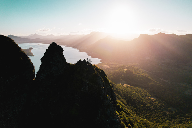 Mauritius: wycieczka i wspinaczka z przewodnikiem po górach Le Morne o wschodzie słońcaMauritius: wycieczka i wspinaczka z przewodnikiem po wschodzie słońca w Le Morne Brabant