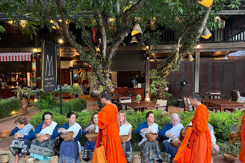 Luang Prabang: Almosengabe am Morgen &amp; Bootsfahrt zu den Pak Ou-Höhlen