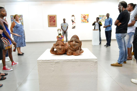 Art and Flavor in Maputo: Núcleo de Arte, Sculptures and Interaction with Artists Art and Flavor in Maputo: Art Center, Sculptures, and Interaction with Artists