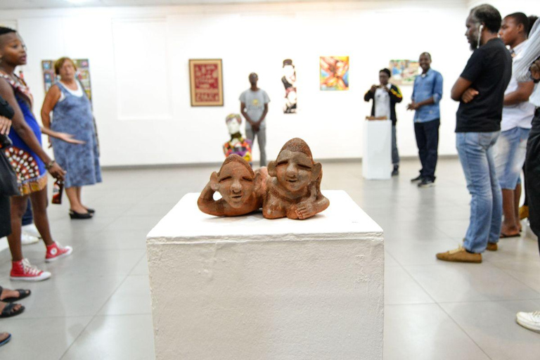 Art and Flavor in Maputo: Núcleo de Arte, Sculptures and Interaction with Artists Art and Flavor in Maputo: Art Center, Sculptures, and Interaction with Artists