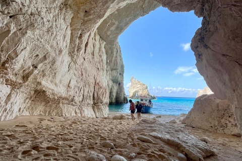 Zakynthos: Rejs wycieczkowy łodzią ze szklanym dnem do wraku statku i błękitnych jaskińPółdniowa wycieczka do wraku statku, jaskiń, białej plaży i Xigia