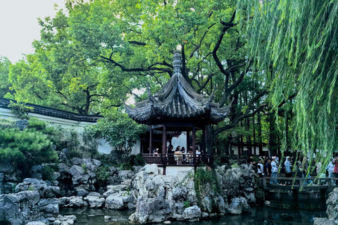 Shanghai: Private Trip to Zhujiajiao Water Town & Yu Garden Group Shanghai Day Tour: Yu Garden, Zhujiajiao & Night Bus 