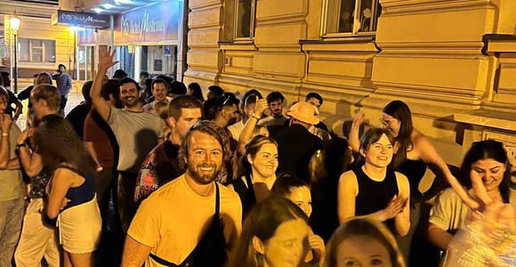 Prague: Pub Crawl with Shots & Entrance to Rooftop Club