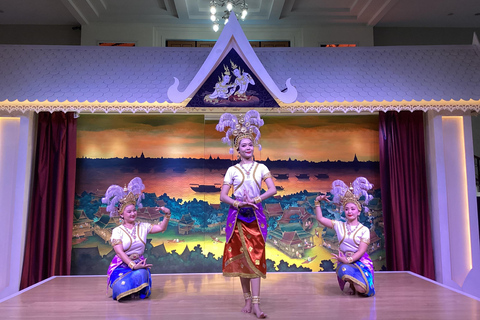 Calypso Cabaret en Asiatique: espectáculo de ladyboys en primera filaEspectáculo nocturno