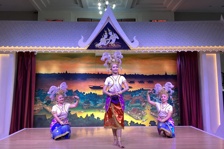 Calypso Cabaret en Asiatique: espectáculo de ladyboys en primera filaEspectáculo nocturno