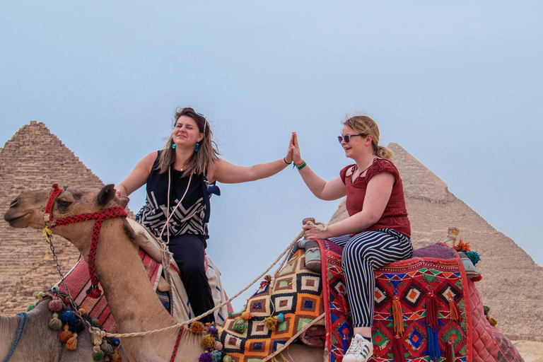 Giza: Female Guided Pyramids and Egyptian Museum Tour Pyramids Only — Shared With Ticket