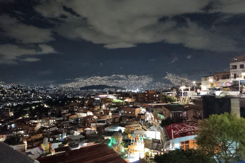 Medellín: Comuna 13 Night Tour - Full Experience with Dinner Medellín: Night Tour of Comuna 13 with a gastronomic experience