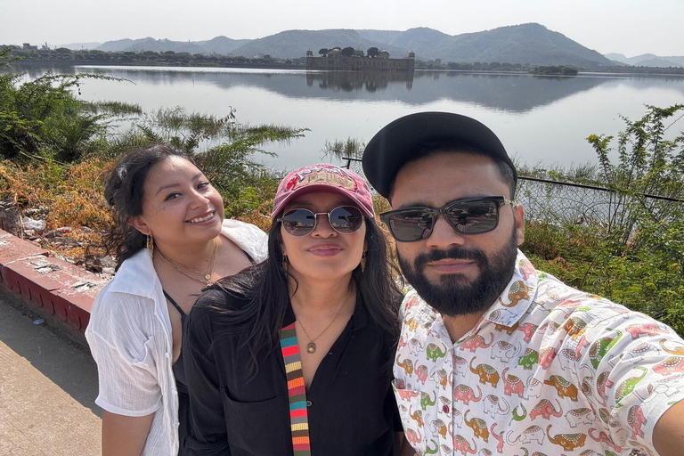 Jaipur : Visite d&#039;une journée complète des points forts de la ville avec un guide touristiqueVisite d&#039;une journée de Jaipur en voiture privée + guide + déjeuner + monuments