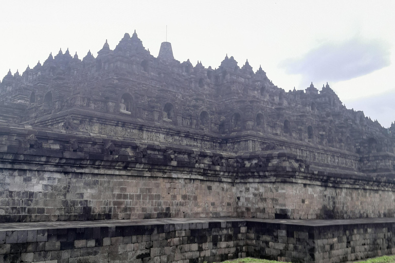 Yogyakarta: Borobudur Temple and Sungai Mudal Day Trip