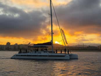 Barcelona: crucero diurno o al atardecer con bebidas