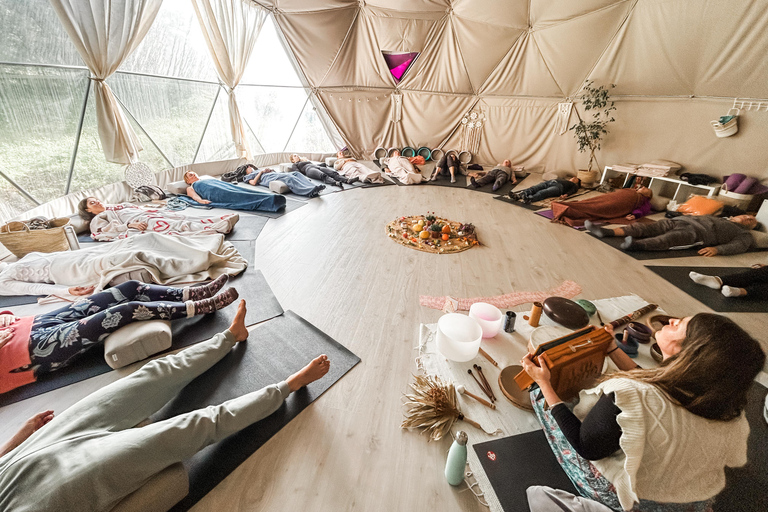 ALBUFEIRA: Aula de Yoga numa cúpula ou na praiaALBUFEIRA: Aula de ioga em um domo ou na praia