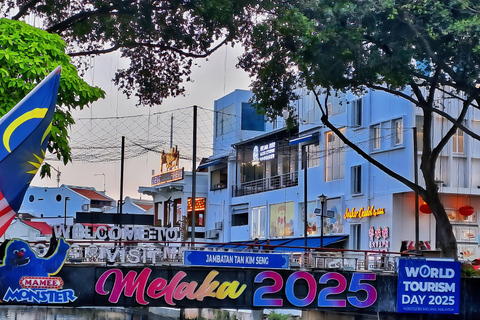 Da Kuala Lumpur: tour serale di Malacca con crociera sul fiumeTour condiviso con servizio di prelievo in hotel