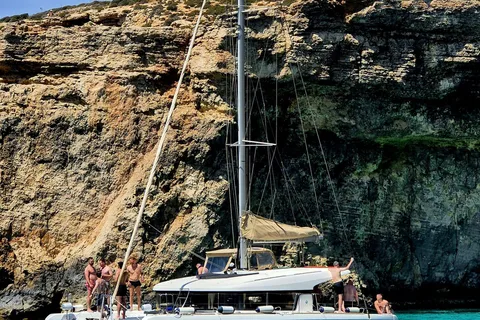 St. Paul's Bay: Half-Day Luxury Catamaran Tour with Drinks